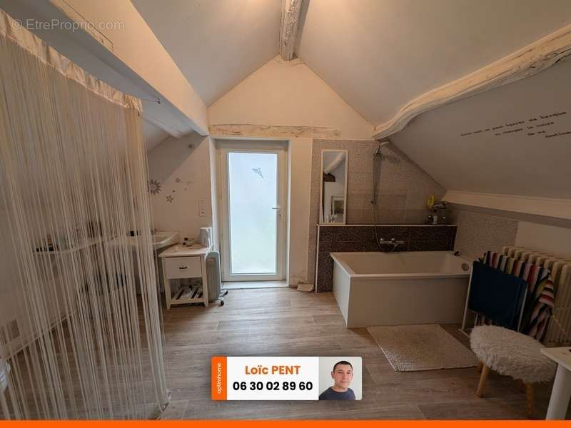 Maison à LE MAYET-DE-MONTAGNE