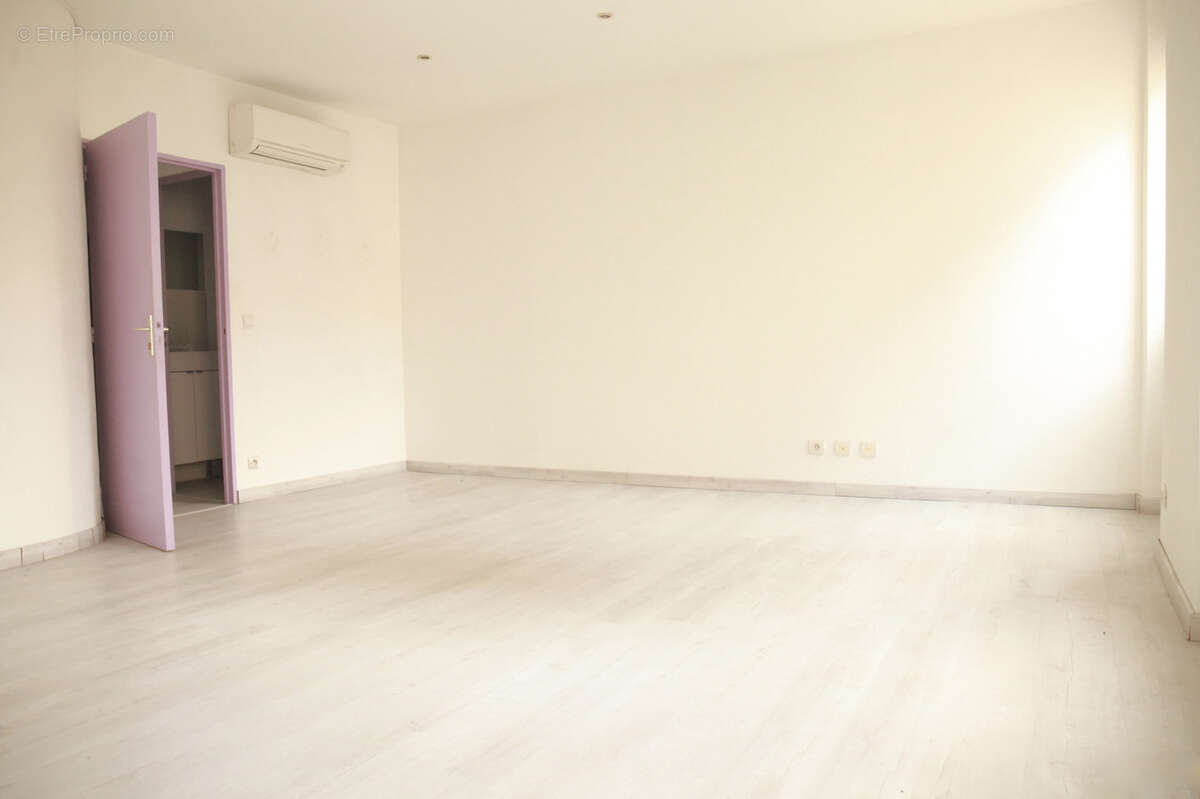 Commerce à MARSEILLE-6E