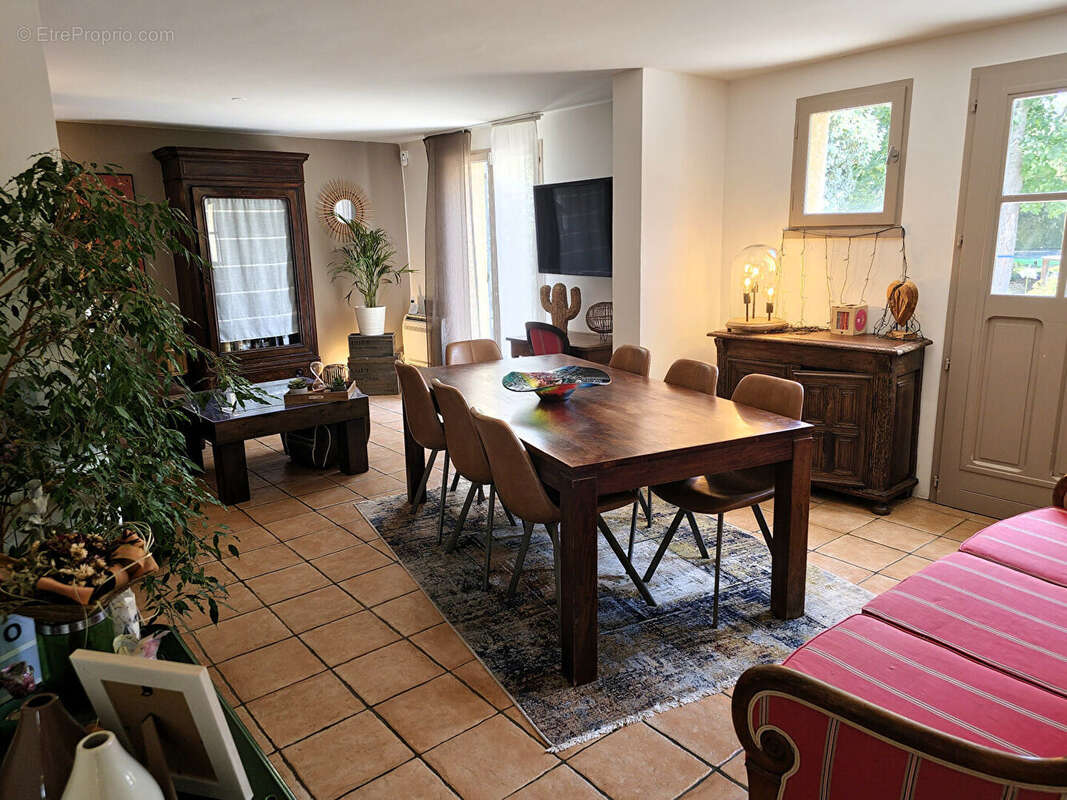 Maison familiale avec 3 chambres et jardin intimiste, proche commerces à Lavernose-Lacasse - photo 4