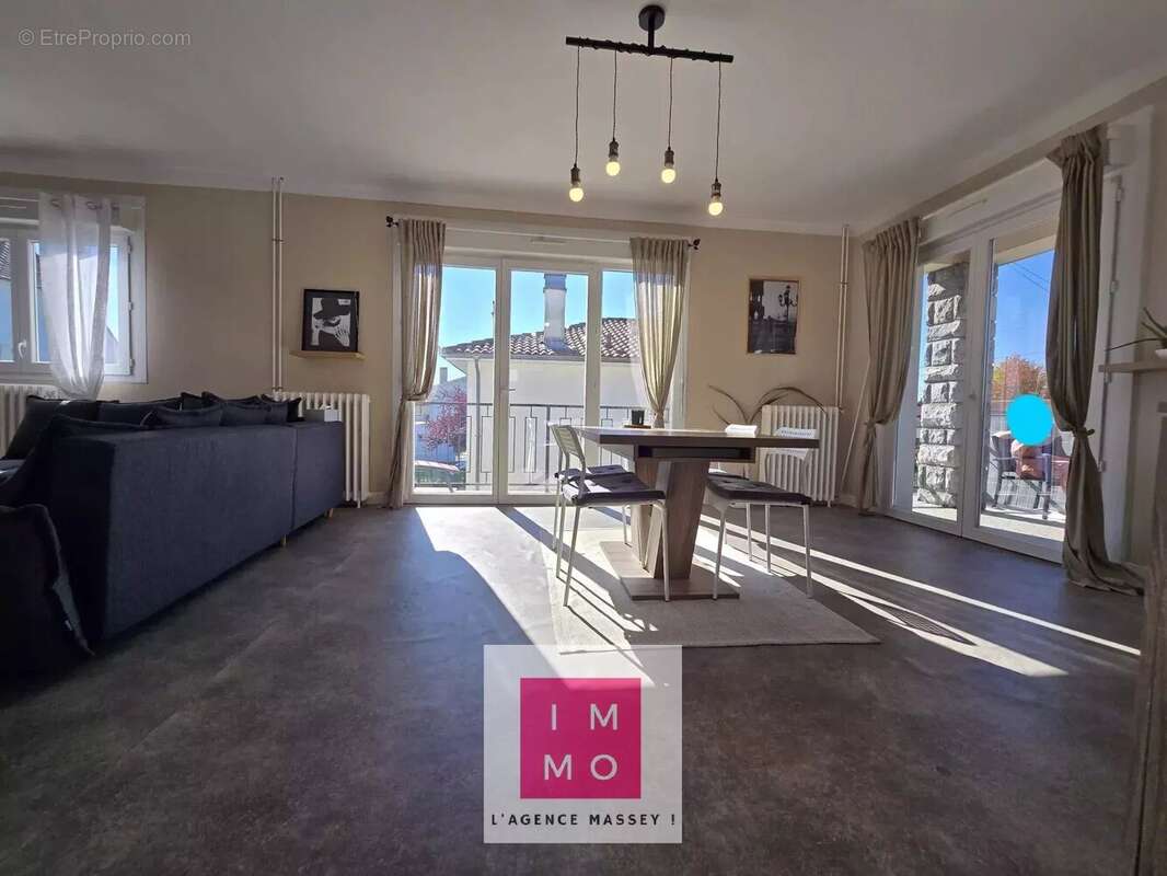 Appartement à AUREILHAN