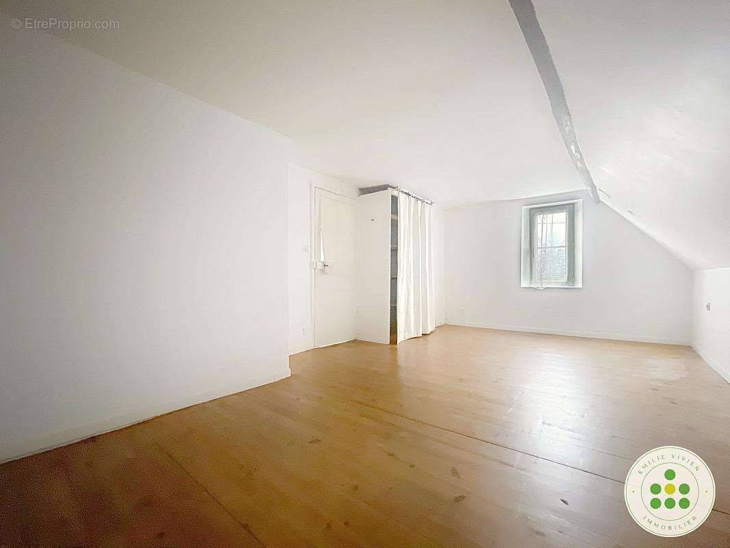 Maison à TREMBLAY-LES-VILLAGES