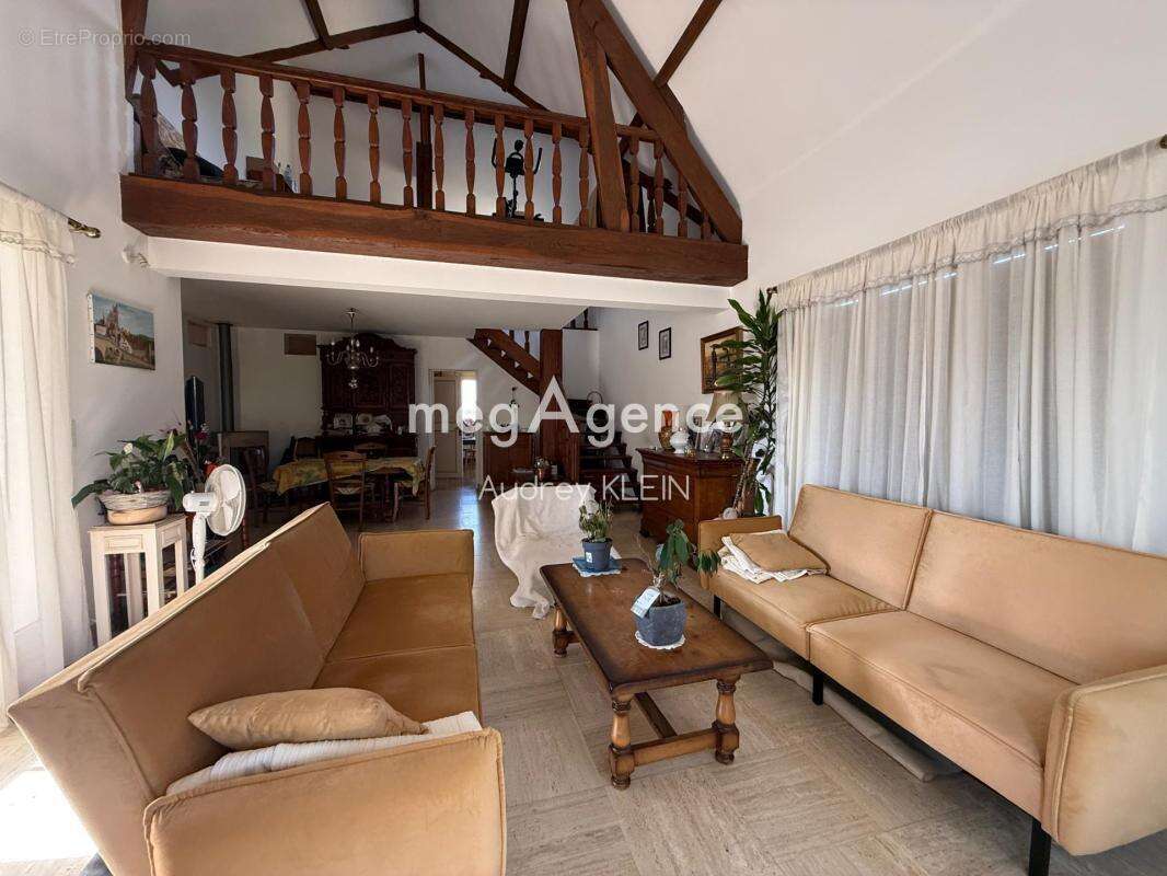 Opportunité à saisir, maison avec beaucoup de charme - photo 2