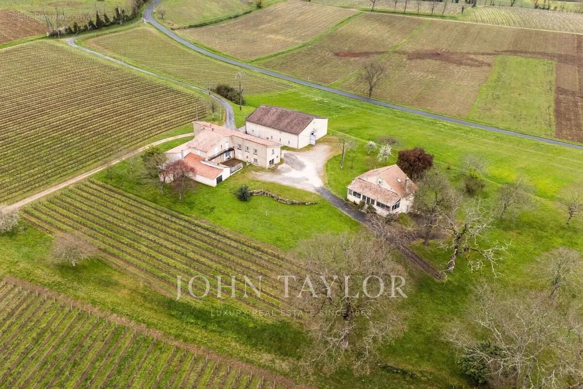 Maison à SAINT-EMILION