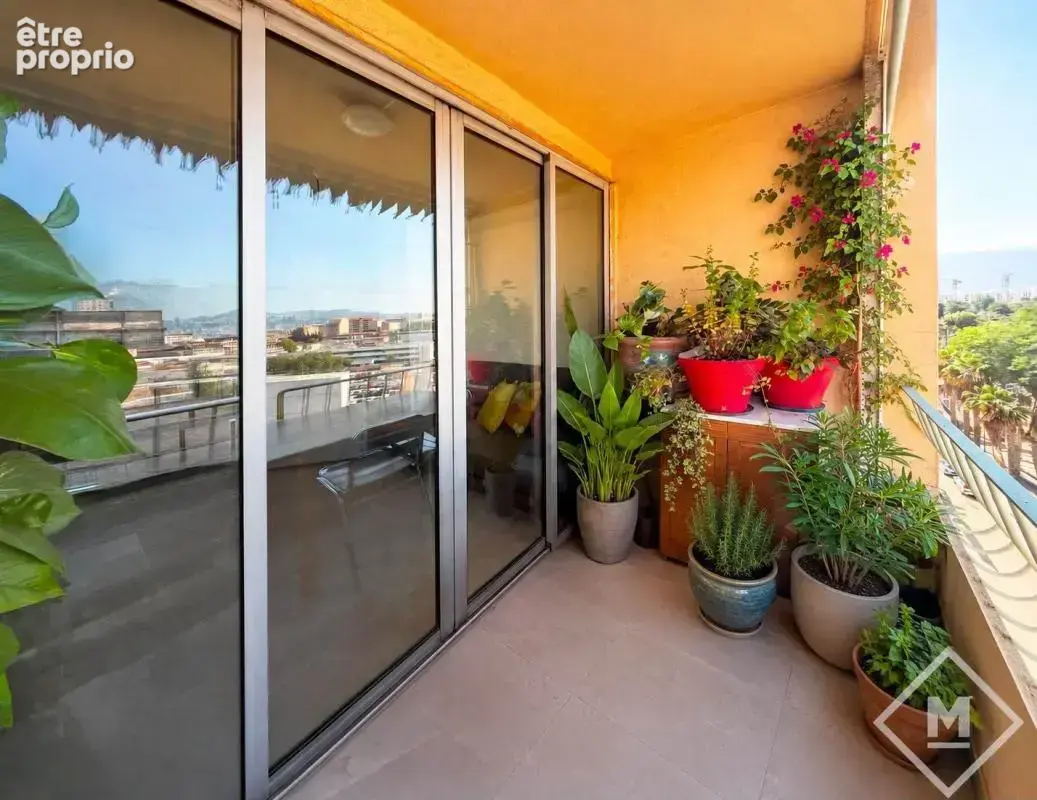 Vend T3 entièrement rénovée balcon La timone 13005 - photo 3