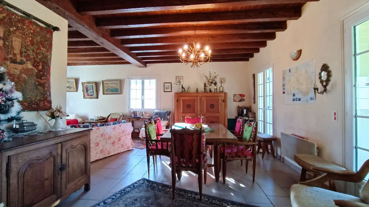 Maison à LA CHAPELLE-GONAGUET