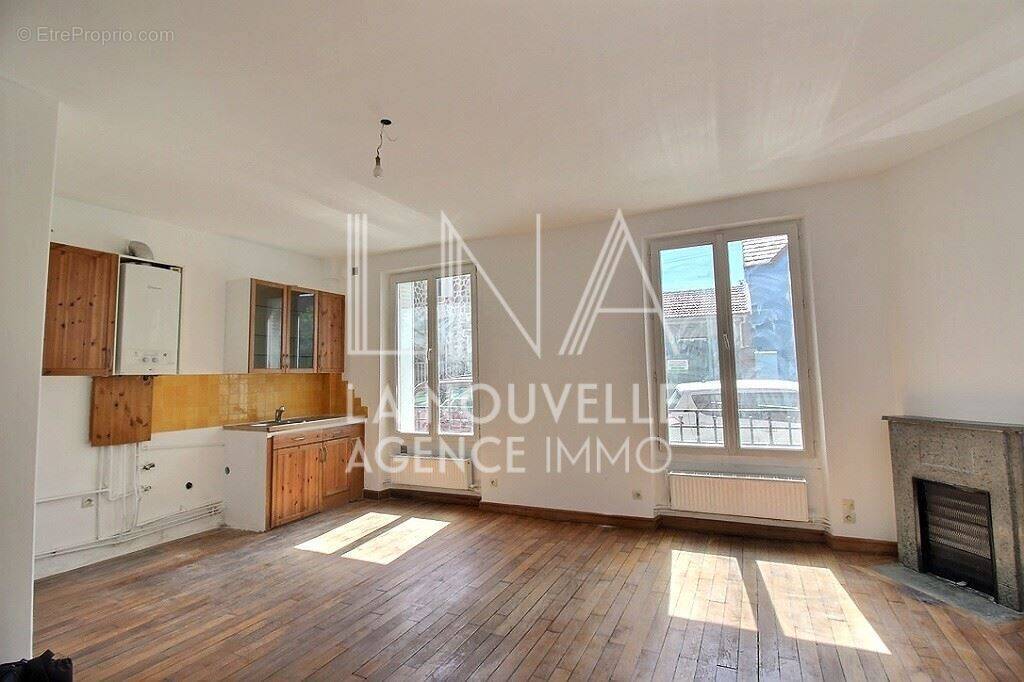 Appartement à LES LILAS