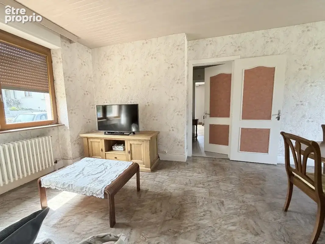 Maison individuelle -- Beaux volumes, véranda et terrain de 12 ares - photo 5