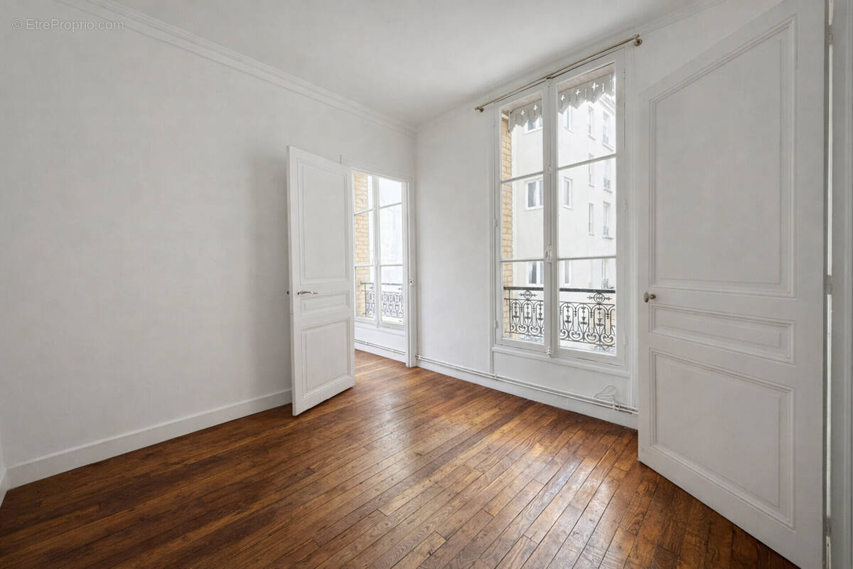Appartement à PARIS-16E
