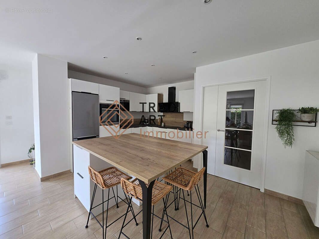 Appartement à SAINTE-GENEVIEVE-DES-BOIS