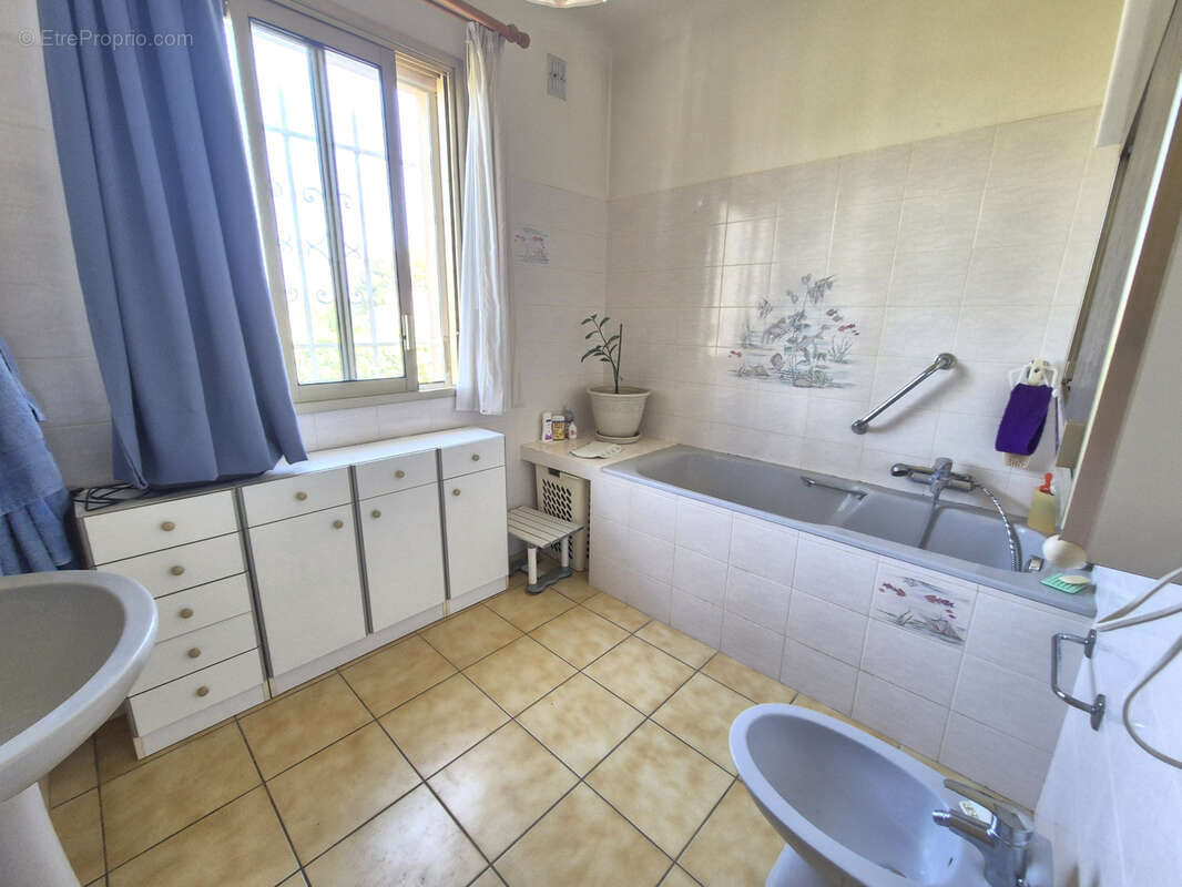 Maison de caractère de 177 m2   Quartier recherché de Costebelle - photo 8