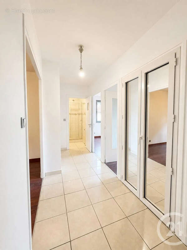 Appartement 78 m² à Villeurbanne  - photo 4