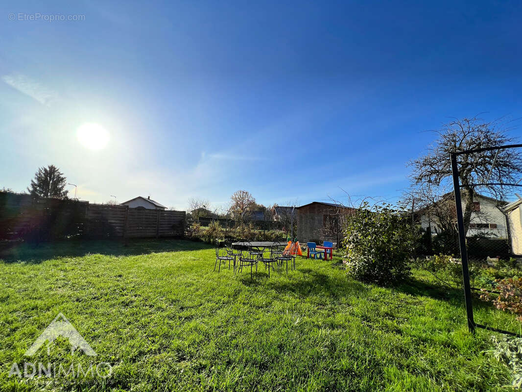 Maison à SAINT-GENIS-POUILLY