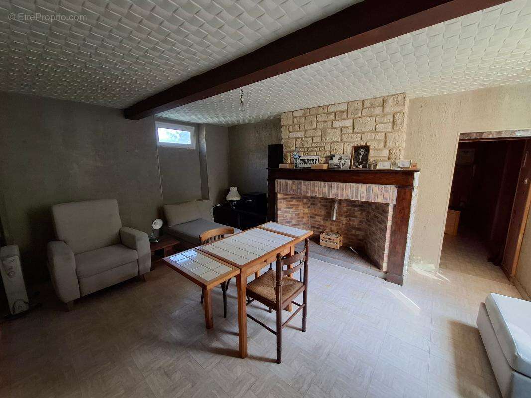 Maison à MONTIGNY-LENGRAIN