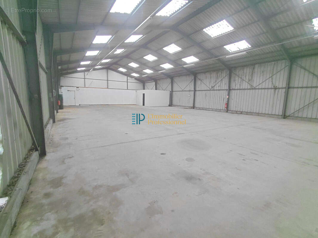 Commerce à SAINT-YVI