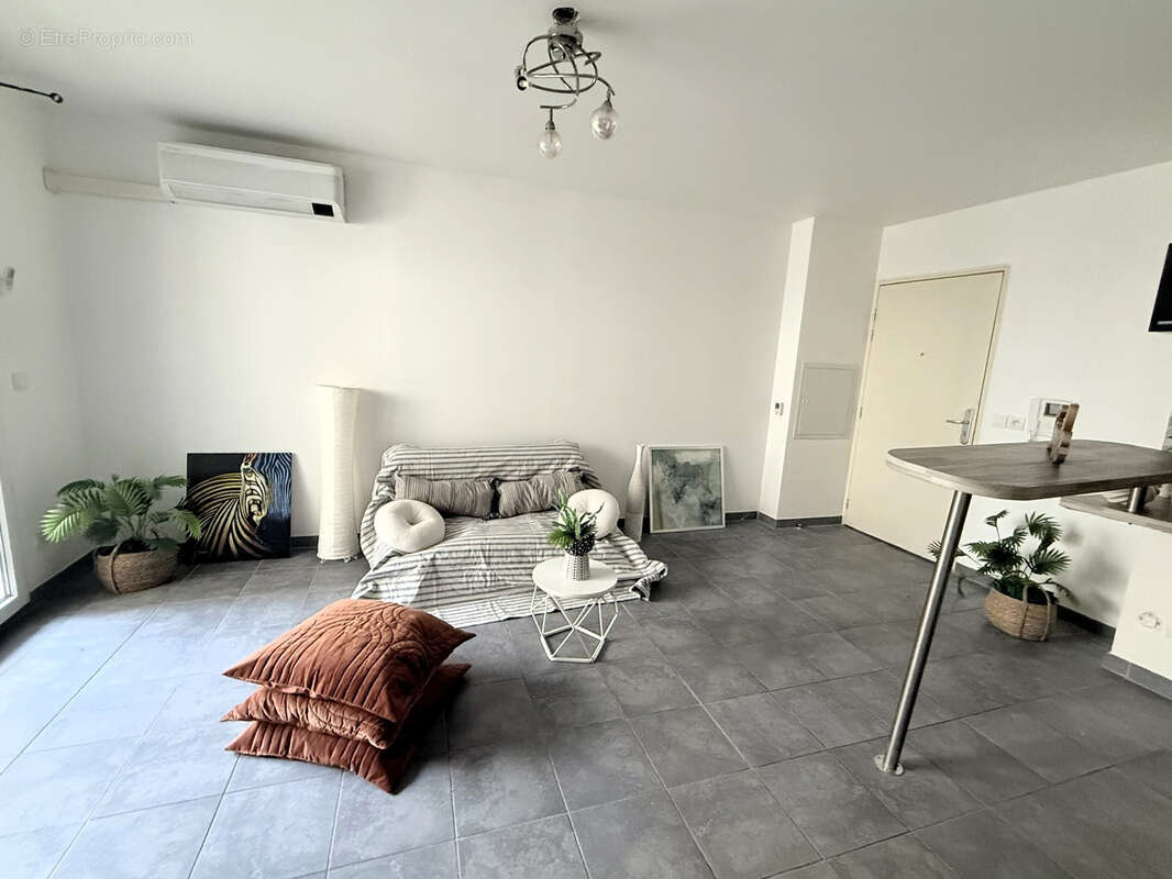 13010   La Capelette beau T2 plus terrasse dinatoire au calme plus parking boxable (prix en sus). - photo 2