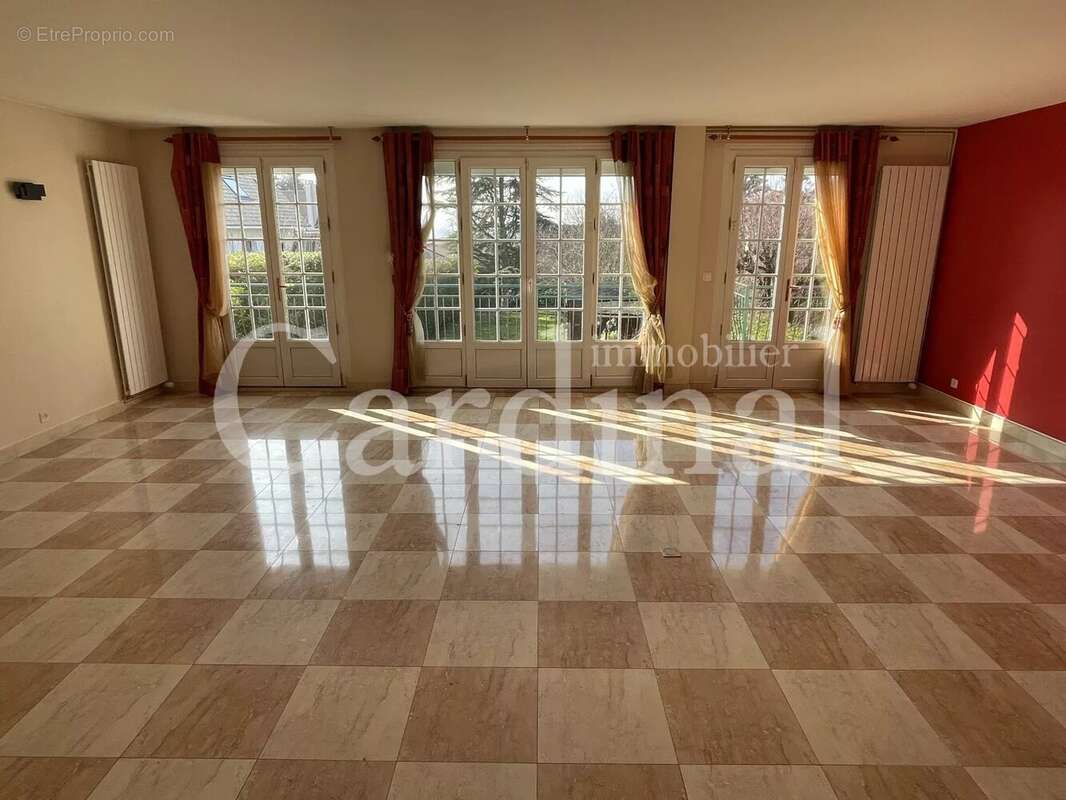 Maison à SAINT-NOM-LA-BRETECHE