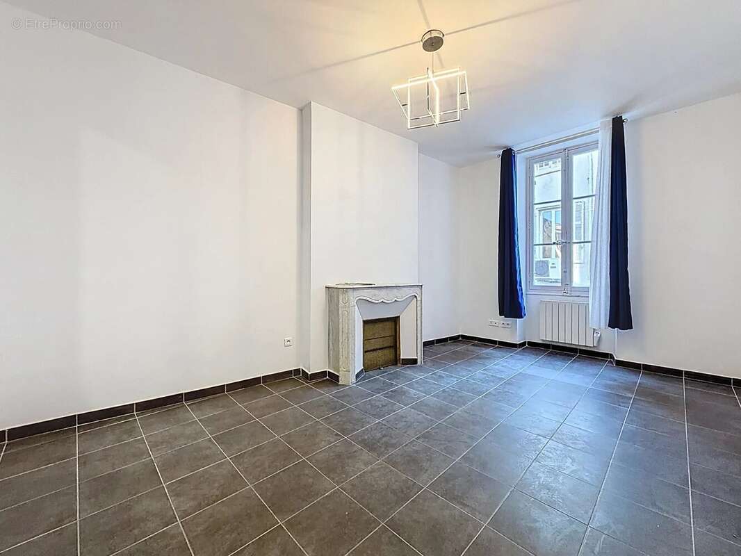 Appartement à MARSEILLE-1E