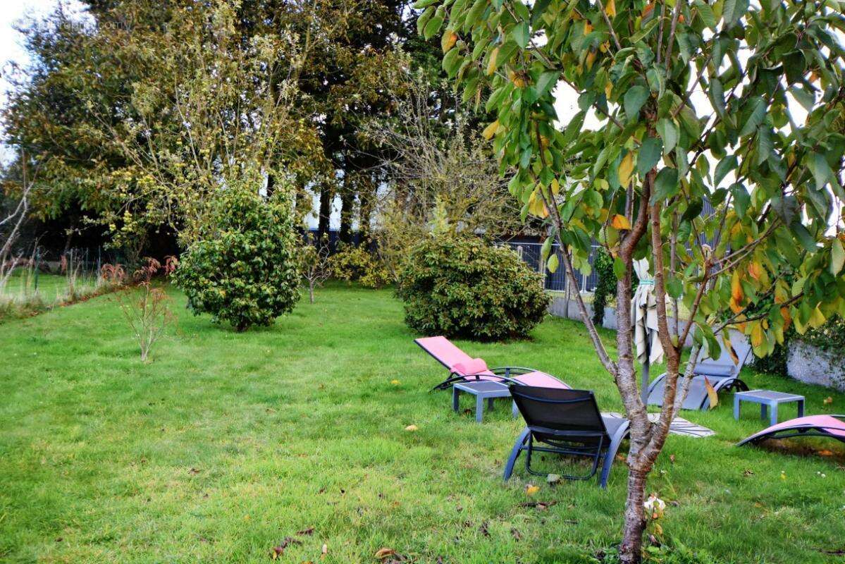 Maison à LA ROCHE-DERRIEN