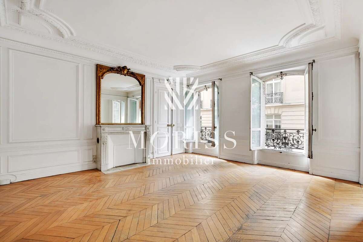 Appartement à PARIS-16E