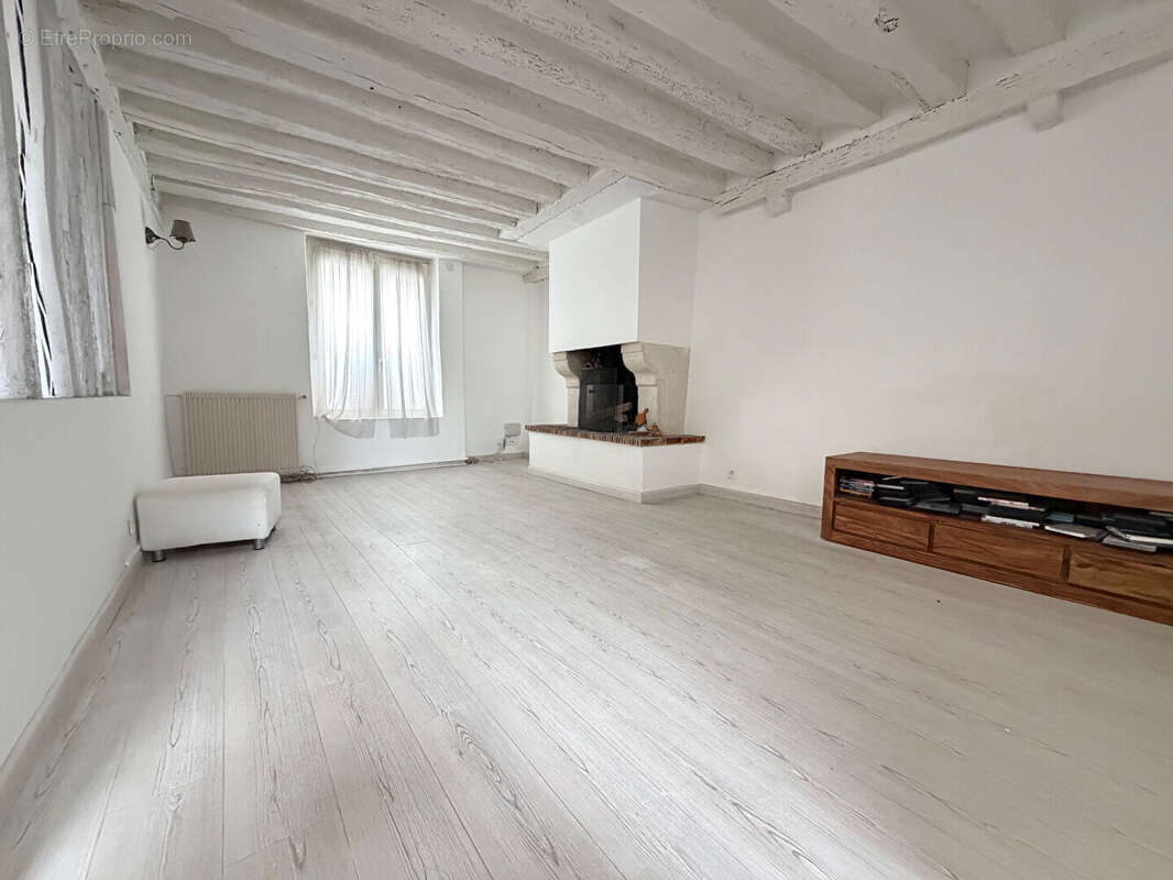 Maison à LINAS