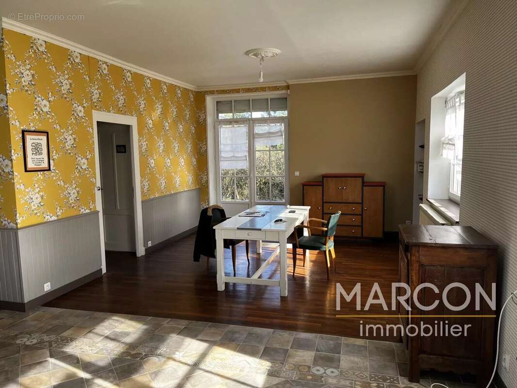 Maison à CHAMBON-SAINTE-CROIX