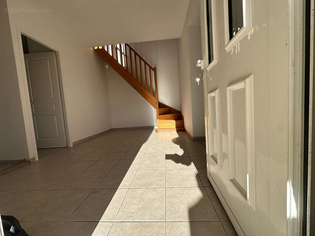 Maison a varzay - photo 4