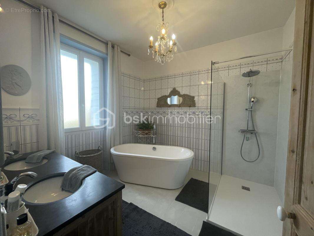 Maison à COMMEQUIERS