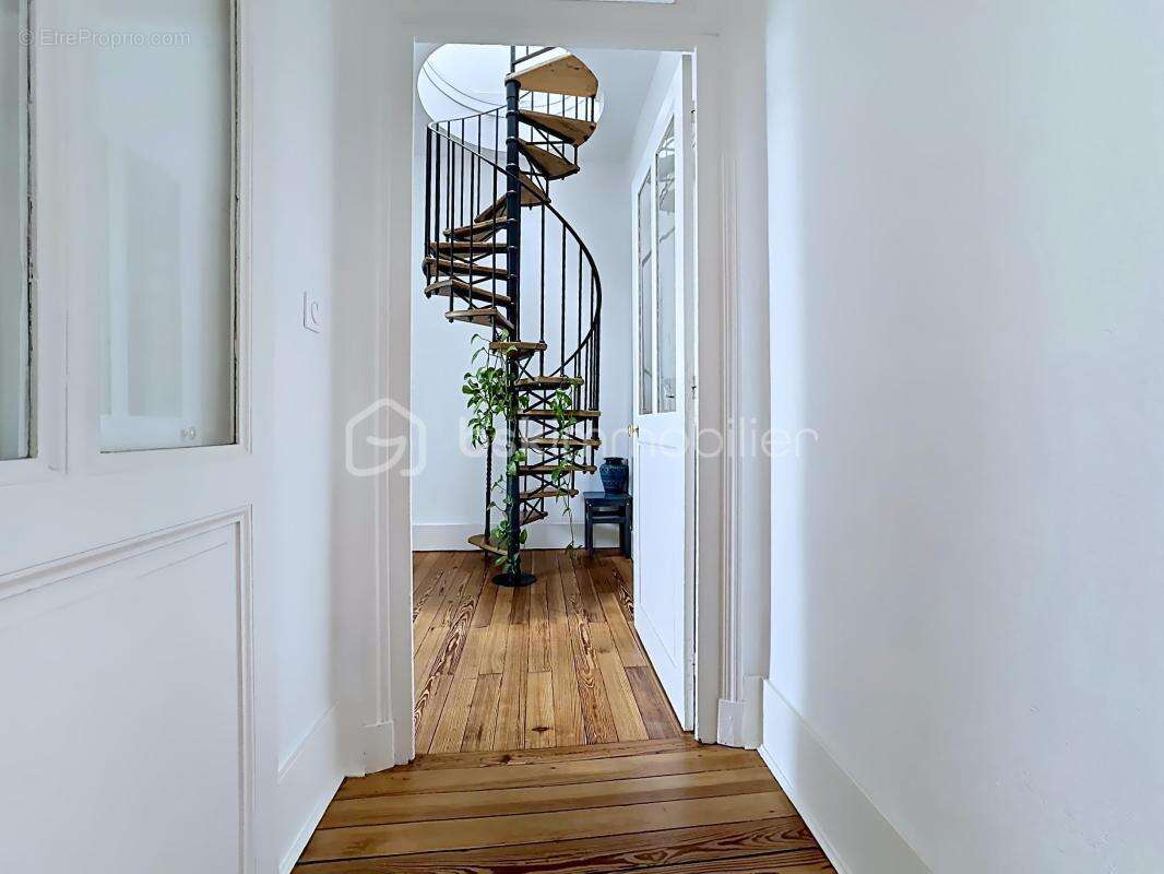 Appartement T5 de caractère – 135 m² Carrez / 150 m² utiles – Dernier étage avec ascenseur - photo 10