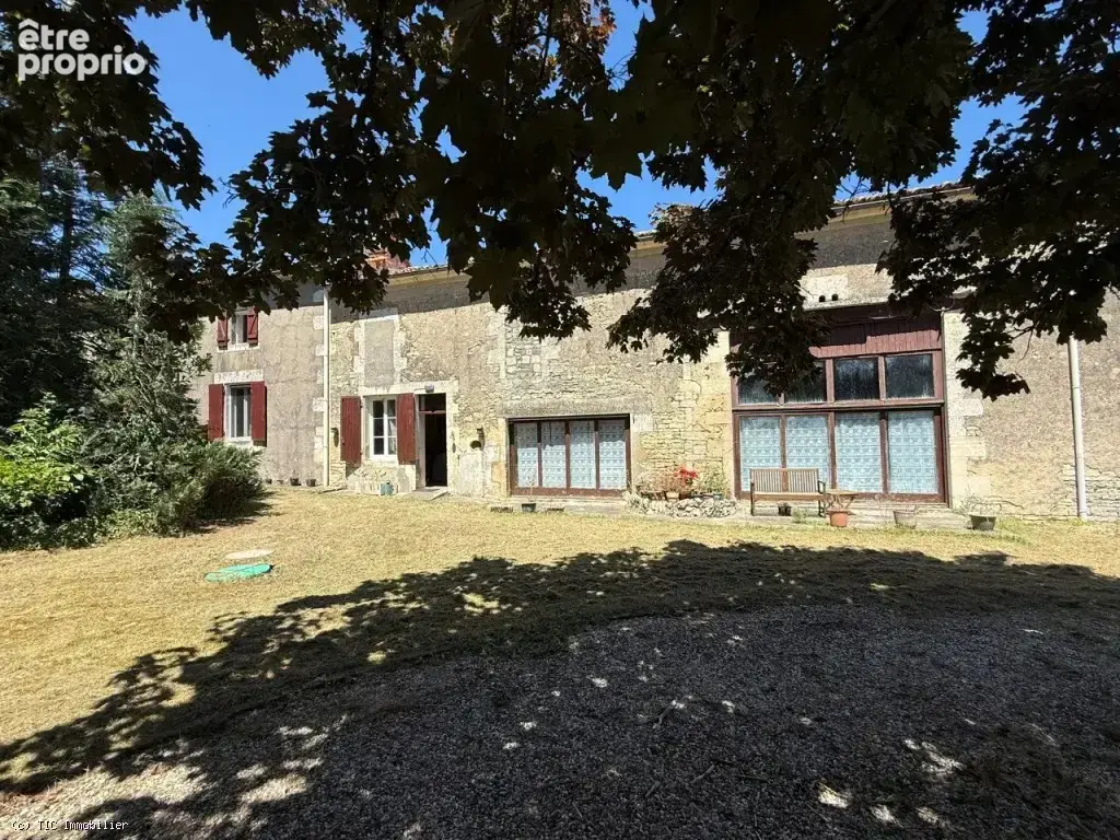 Maison de Campagne avec Piscine Intérieure entre Villefagnan et Ruffec - photo 4