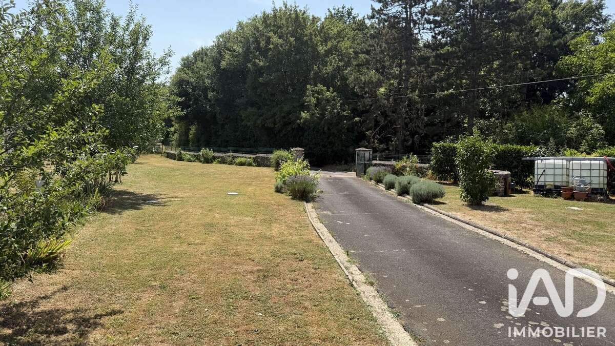 Maison 121 m² à Celle-Levescault  - photo 2