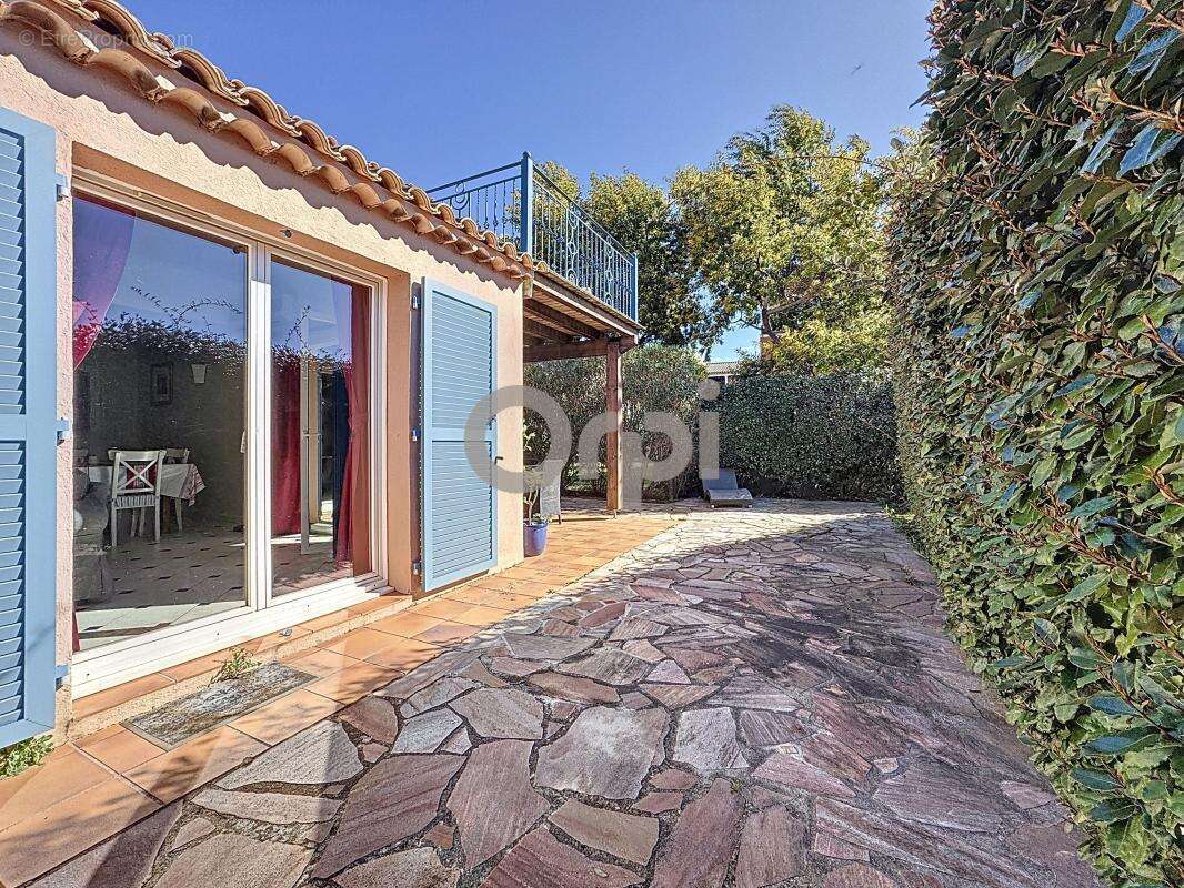 Maison à ROQUEBRUNE-SUR-ARGENS