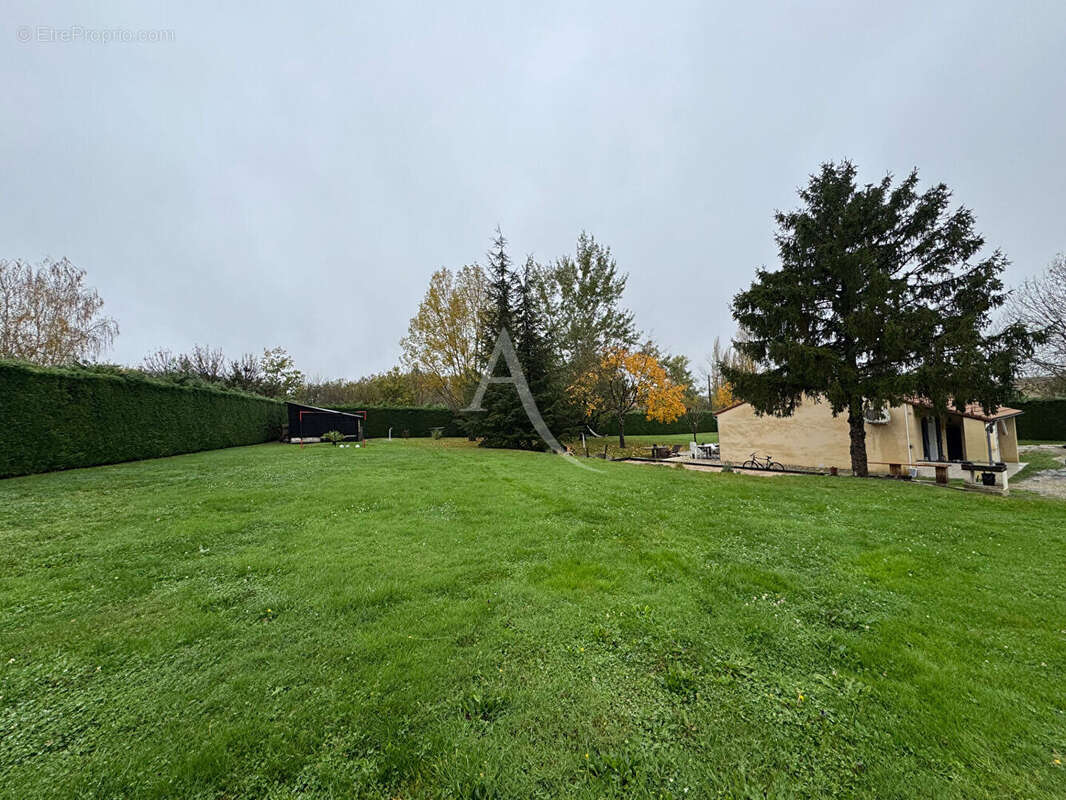 Maison à LABESSIERE-CANDEIL