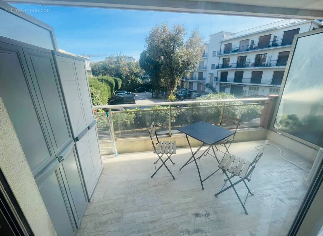 Appartement à SAINT-LAURENT-DU-VAR