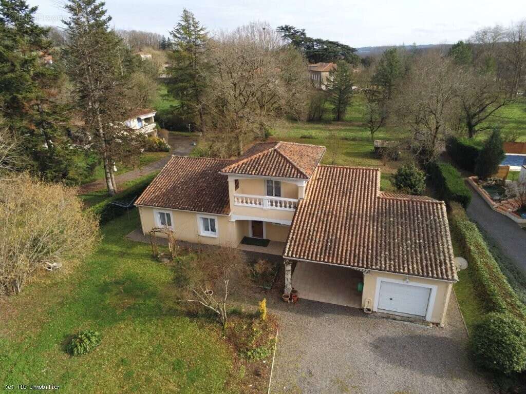 Maison à CONFOLENS