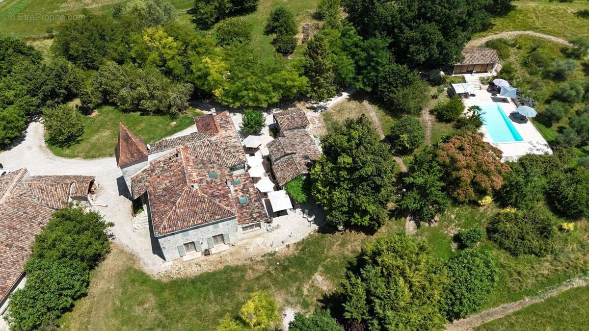 Maison à CASTELNAU-MONTRATIER