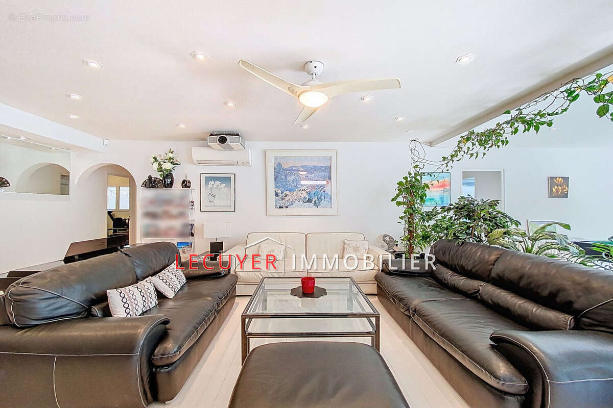 Appartement à VALLAURIS