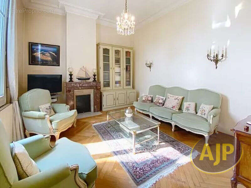 Maison de maître sur parcelle d'environ 1000m² - photo 4