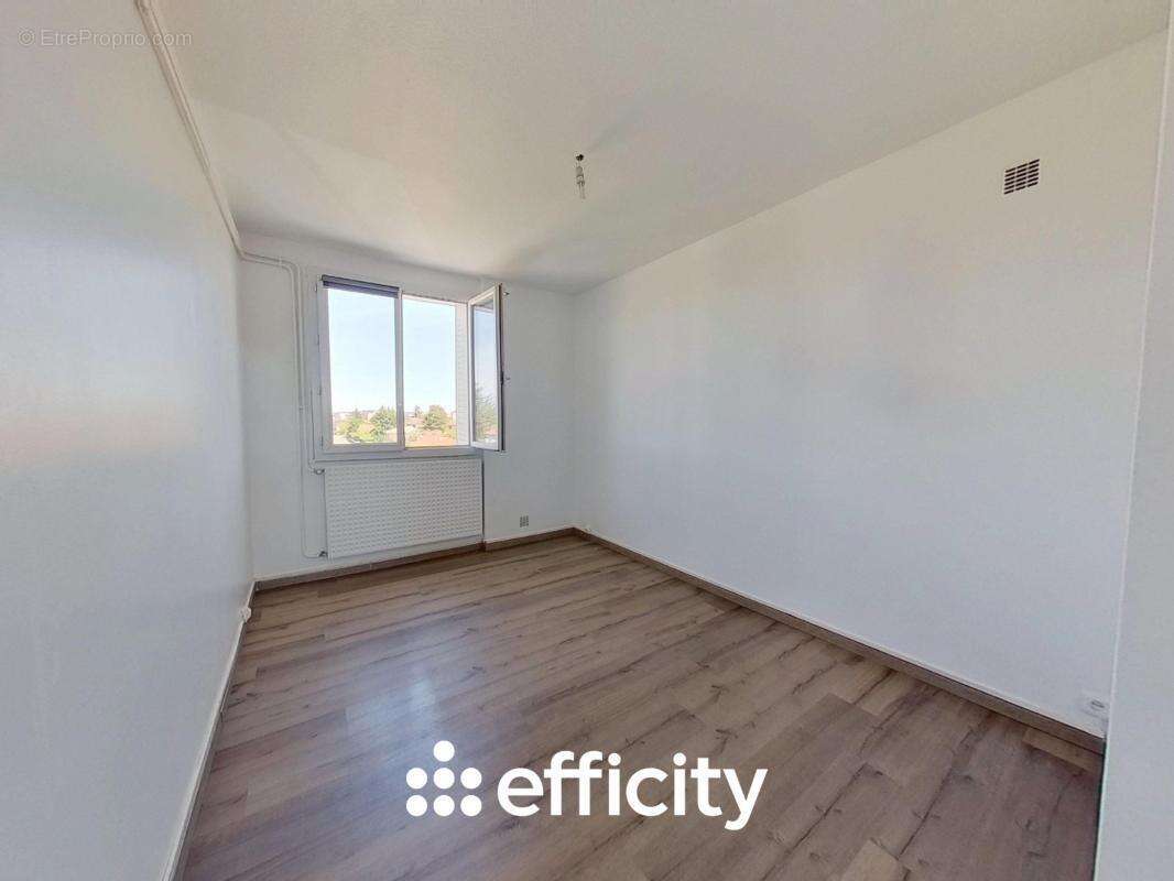 Appartement à MEYZIEU