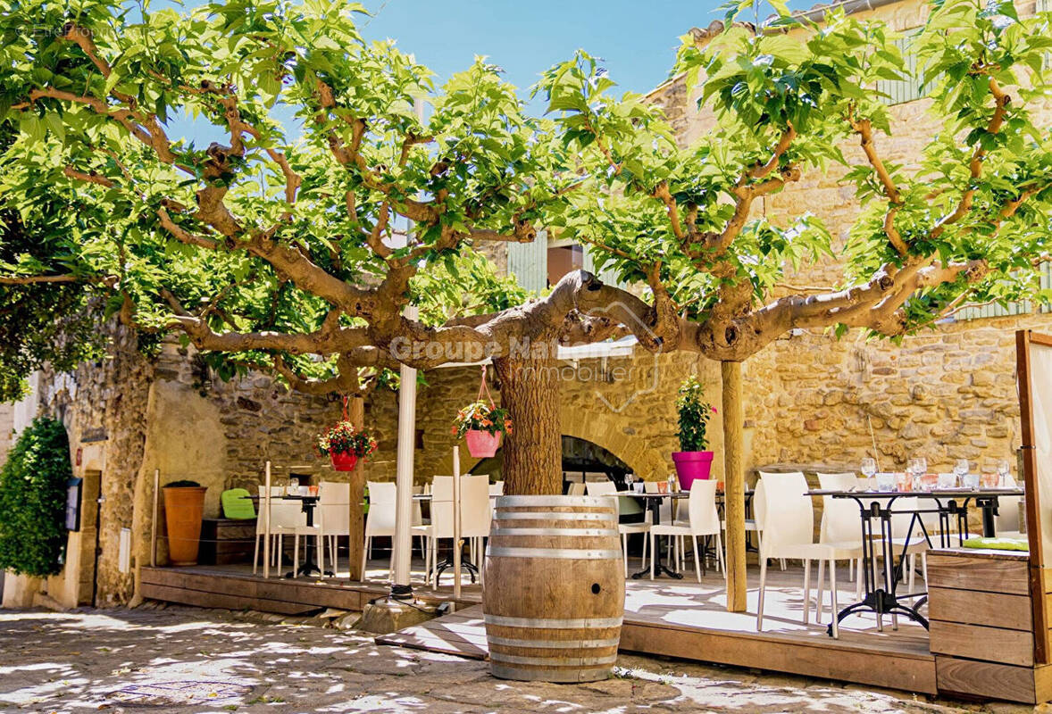 Commerce à GALLARGUES-LE-MONTUEUX