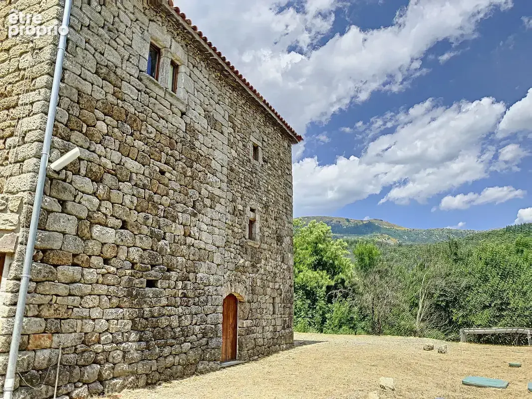 Une bastide du 16ème siècle rénovée de 260 m2 hab., aménagée en 2 logements et annexes, cour intérieure, pisci - photo 6