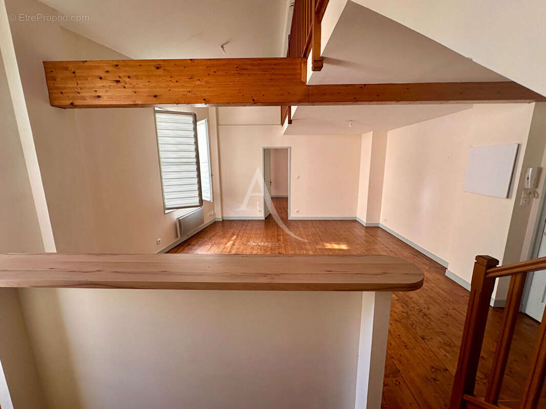 Duplex lumineux en plein coeur de ville avec parking sécurisé - photo 4
