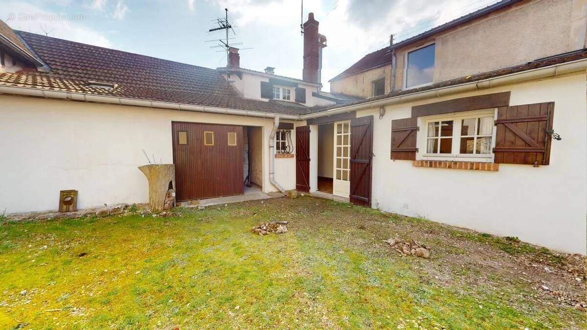 Appartement à LES ESSARTS-LE-ROI