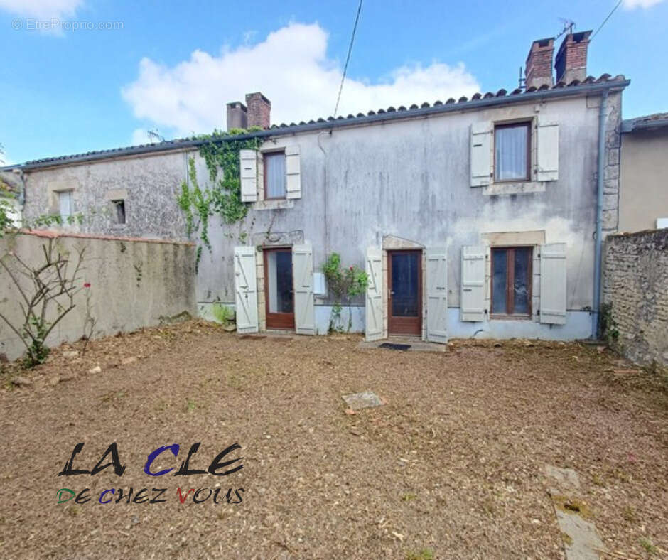 Maison à COULONGES-SUR-L'AUTIZE