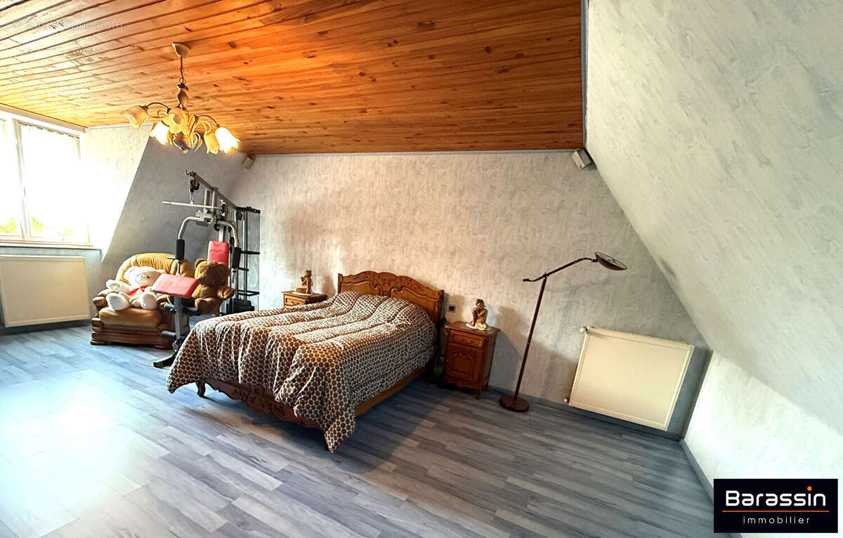 Maison 218 m² à Monthuchon  - photo 10