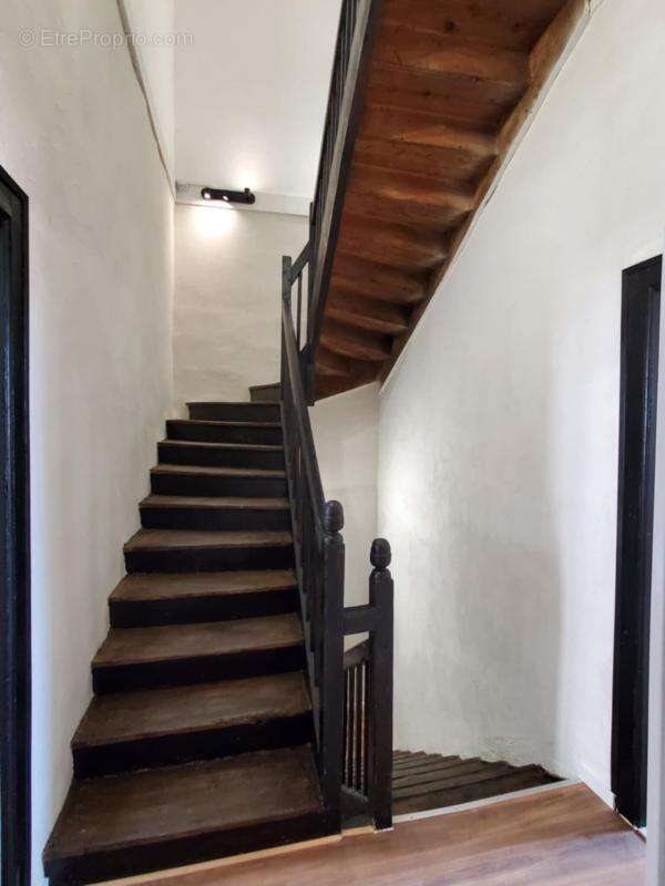 Maison de village entièrement rénovée – 145 m² – Cour privative – Garage 45 m² - photo 2