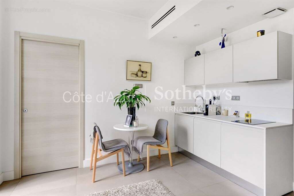 Appartement à vendre Nice centre, 1 chambre avec balcon - photo 2