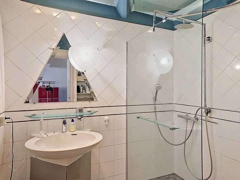 Appartement à SAINT-LAURENT-DU-VAR