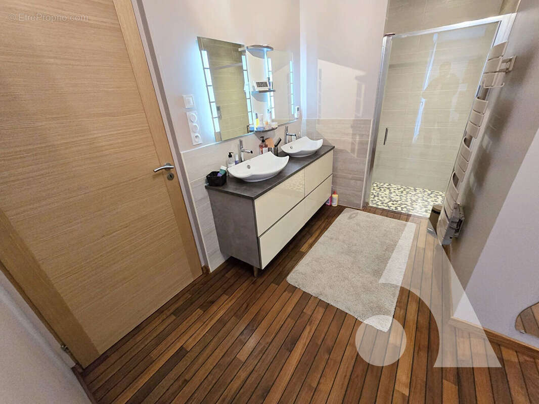 Appartement à SAINTE-SAVINE