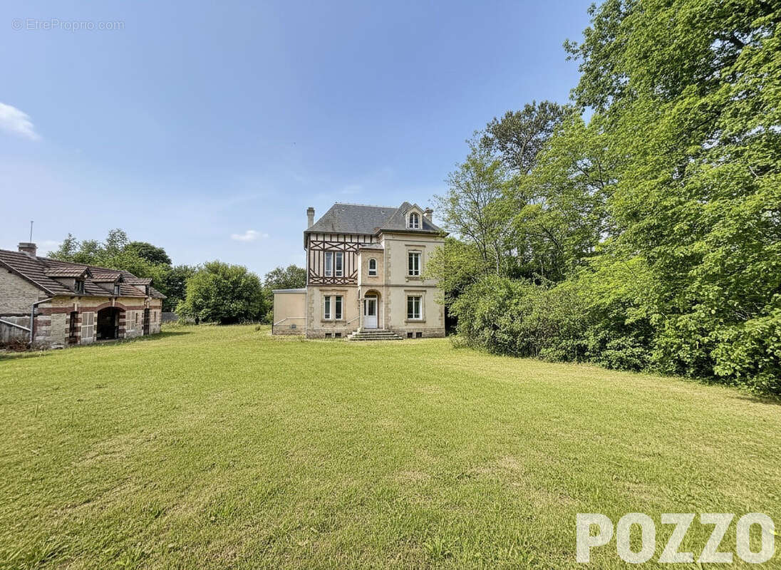 A vendre Maison de caractère  8 pièces terrain 4 404 m2  Douvres-la-Délivrande 14440 - photo 2