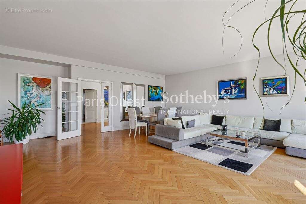 Appartement à NEUILLY-SUR-SEINE